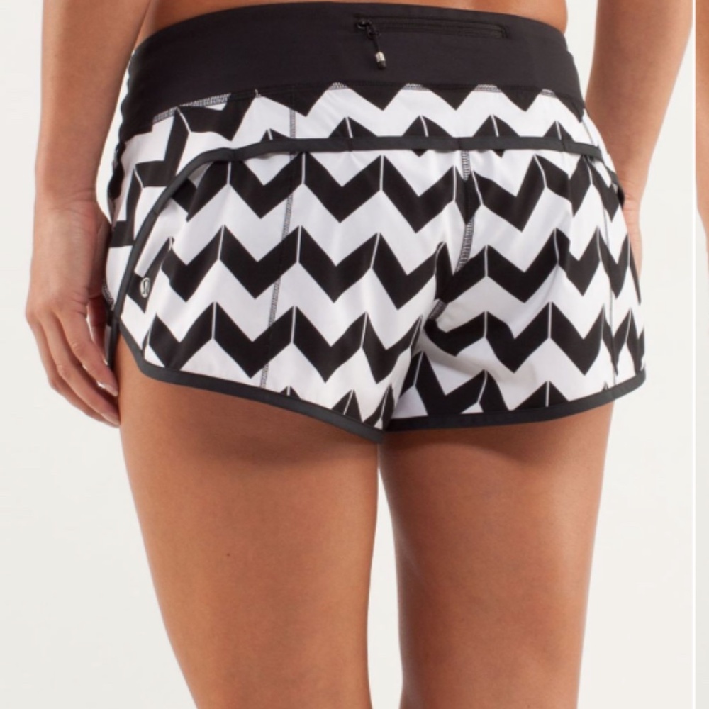 Lululemon Run: Speed Short Arrow Chevron Size 6